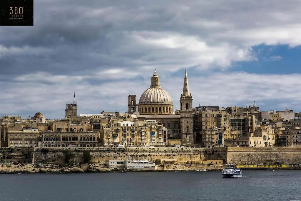 A Lovely 3 Bedroom, 3 Baths Home In The Centre Of Gzira By 360 Estates Apartment